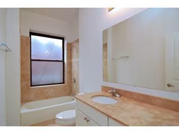 Building Photo - 2 bedroom in Chicago IL 60640