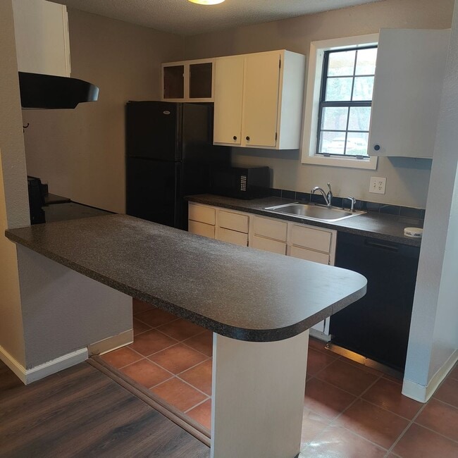 Building Photo - SHORT TERM RENTAL! 3BR/1.5BA Condo Walking Distance to CU