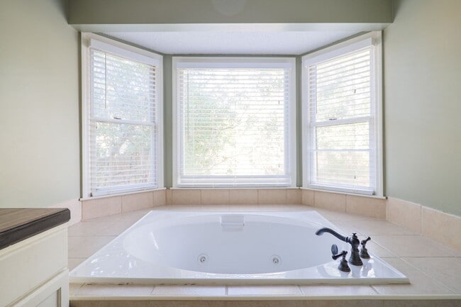 Building Photo - 4538 Golden Oaks Dr