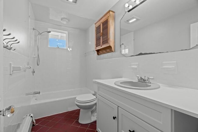 Building Photo - 253 Sycamore St