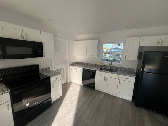Building Photo - 980 Waldon Ave