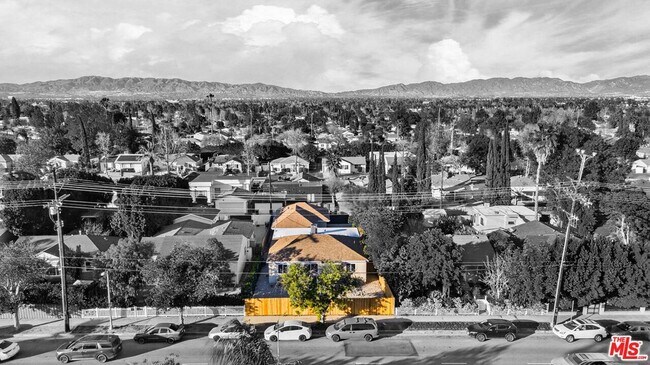 Building Photo - 17623 Burbank Blvd