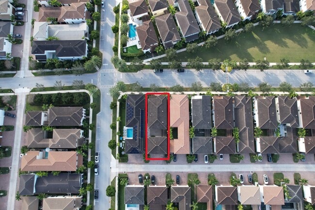 Building Photo - 2074 Dickens Terrace