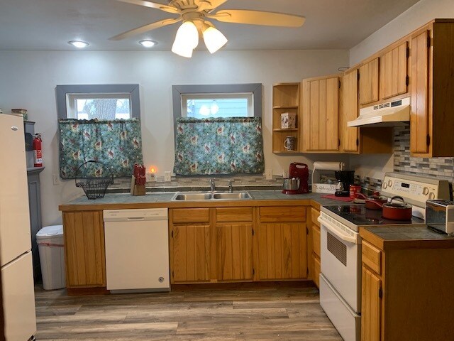 Primary Photo - 1215 W Conant St