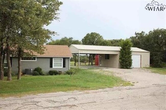 Building Photo - 126 Country Club Dr