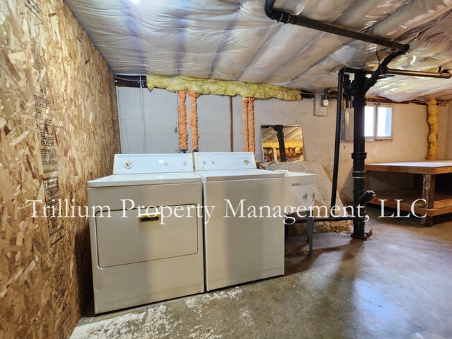 Building Photo - 4542 NE 32nd Pl