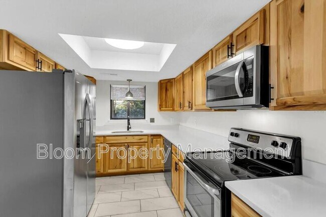 Building Photo - 111 Cottonwood Dr