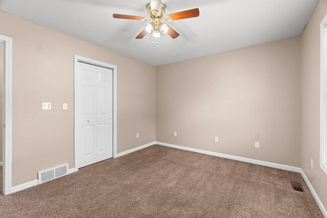 Building Photo - Comanche 178/180