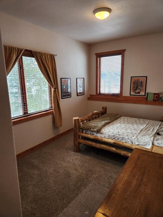 Building Photo - 33 Timberline Dr