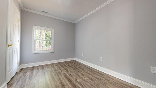 Building Photo - 1305 Third St