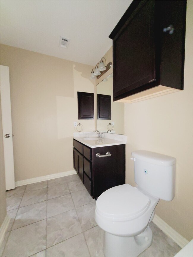 Building Photo - 8031 Canyon St