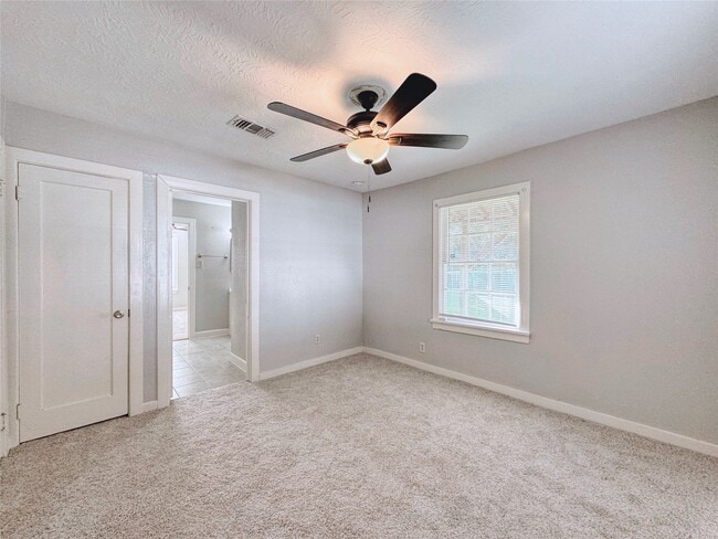 Building Photo - 6714 Dillon St