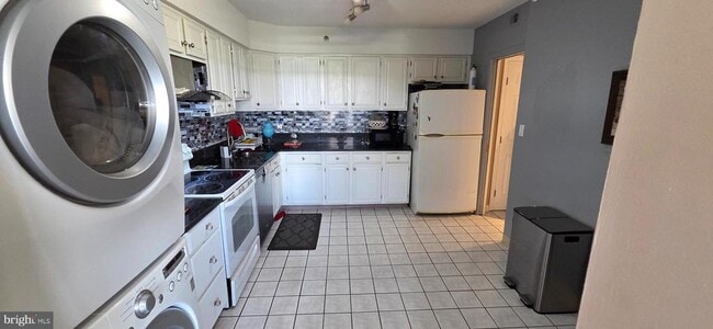 Building Photo - 3709 S George Mason Dr