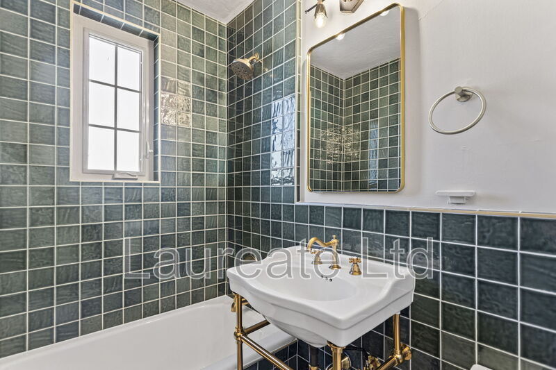 Building Photo - 1050 N Pearl St