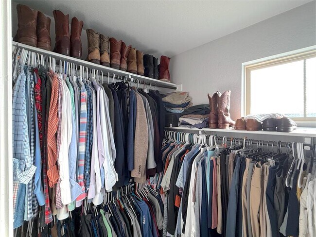 Building Photo - 2004 Pecan Island Dr