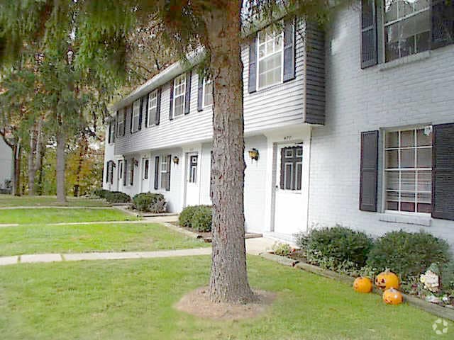 Community - Hartford Square Townhomes