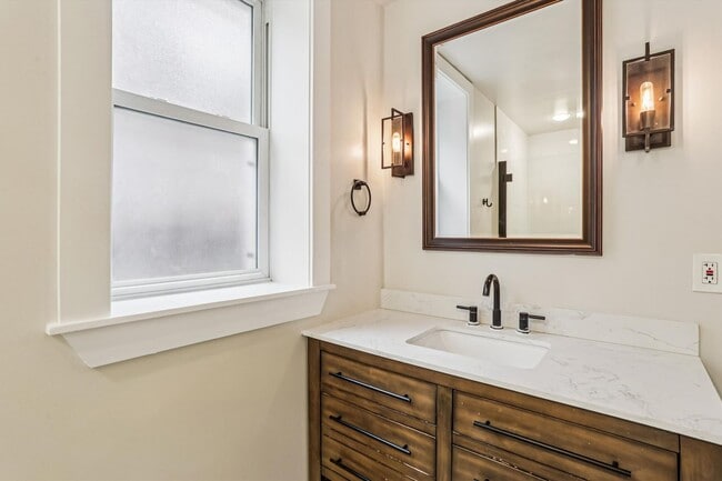 Building Photo - 150 Seaton Pl NW