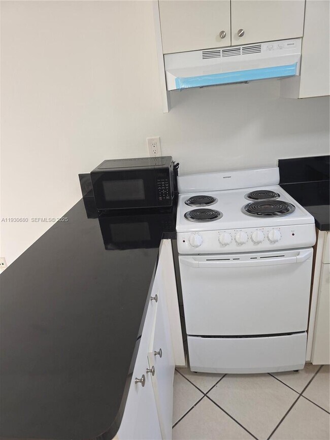 Building Photo - 3090 Bird Ave