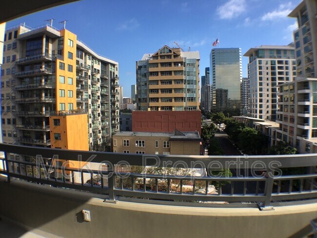 Building Photo - 300 W Beech St