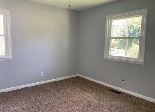 Building Photo - Cozy Ranch Home w/ Enclosed Sunroom, Fully...