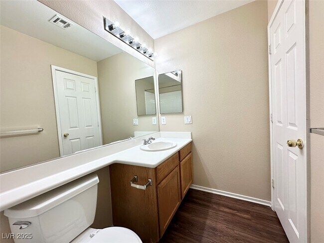 Building Photo - 7576 Jacaranda Leaf St