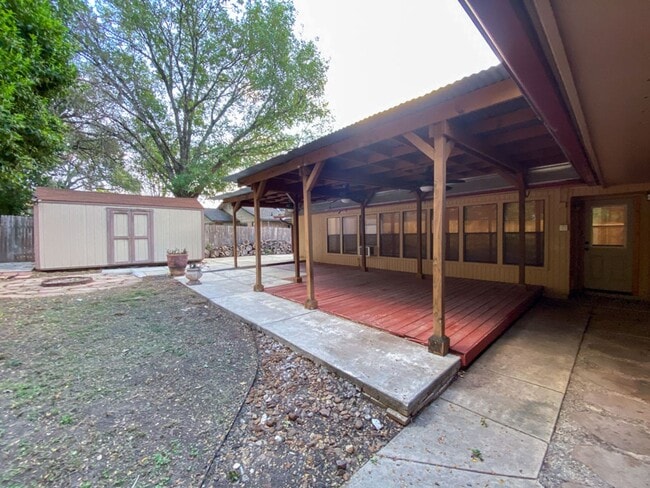 Building Photo - Beautiful Home Located in Thousand Oaks Mo...