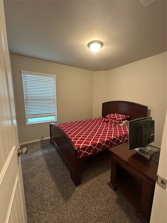 Building Photo - 411 Armstrong St