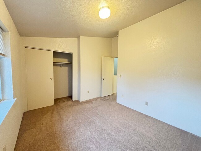 Building Photo - Grant Creek Condo