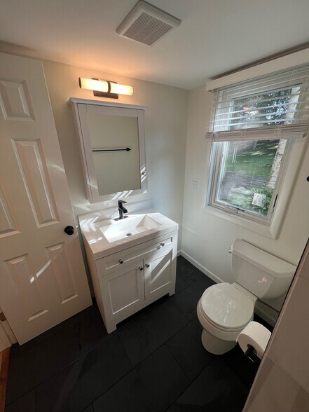 Building Photo - 50 Hackberry Hl