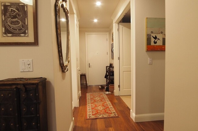 Building Photo - Cozy and spacious 3br condo in Presidio Heights