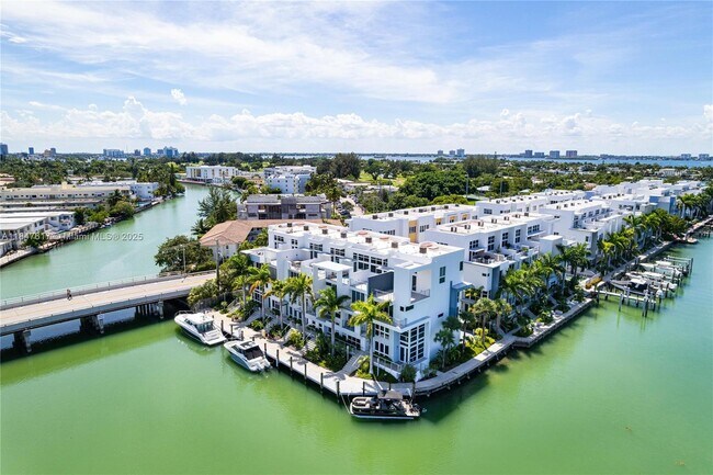 Building Photo - 31 N Shore Dr