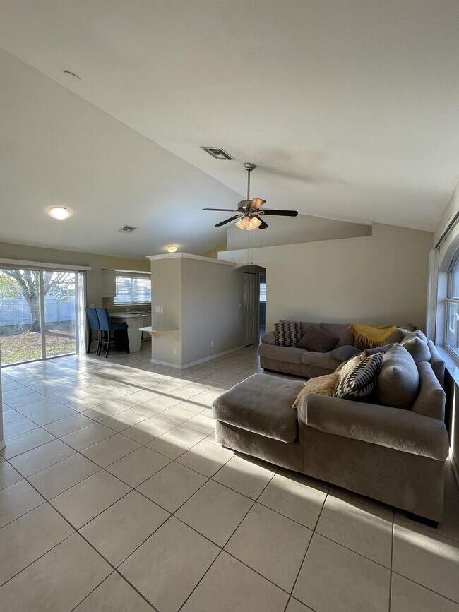 Building Photo - 1602 SW 16th Ct