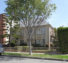 Building Photo - An Artistic Place to Call your Home!