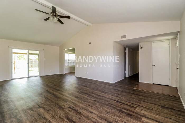 Building Photo - 802 Edgemont Dr
