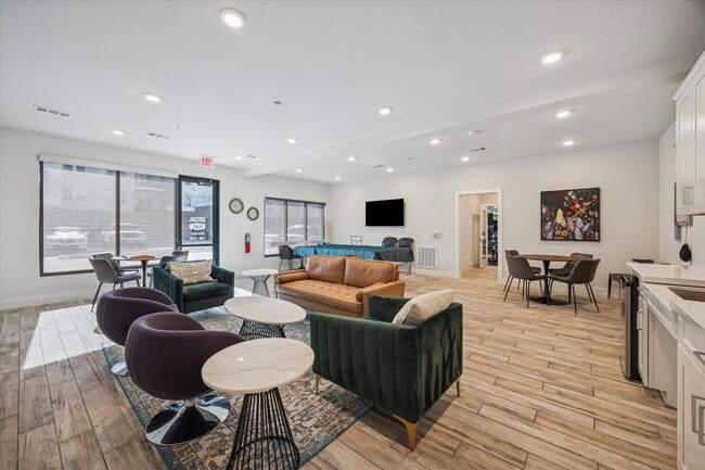 Building Photo - 6804 Westview Dr