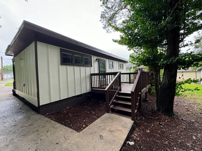 Building Photo - Nice 3/1 House in East Rome- $1,195