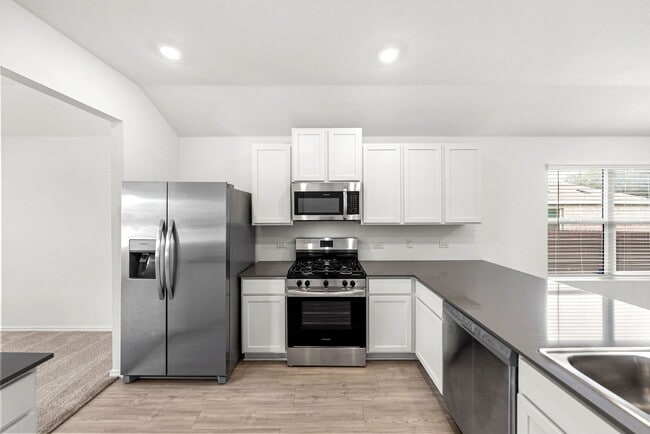 Building Photo - Ready NOW! Greenbelt Wooded Views