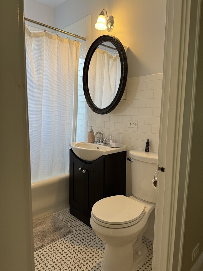 Building Photo - 802 Elmwood Ave