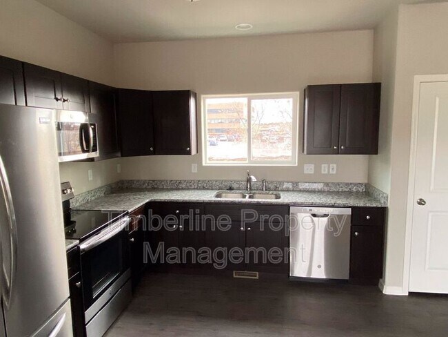 Building Photo - 889 Grissom Dr.