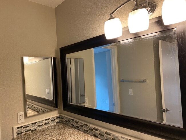 Building Photo - 4444 E Paradise Village Pky N