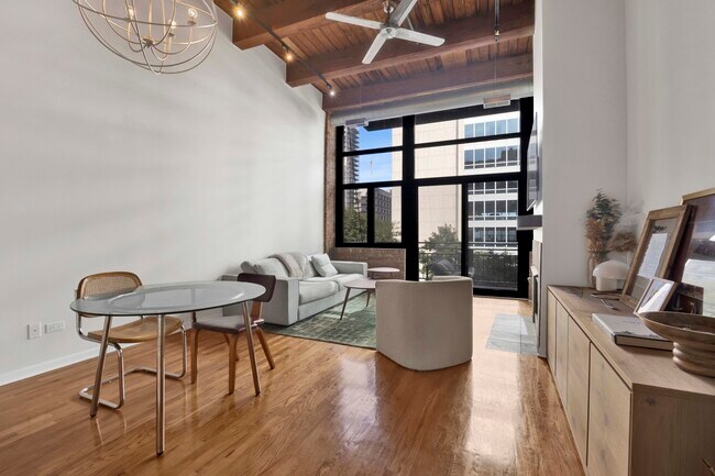 Primary Photo - 525 W Superior St