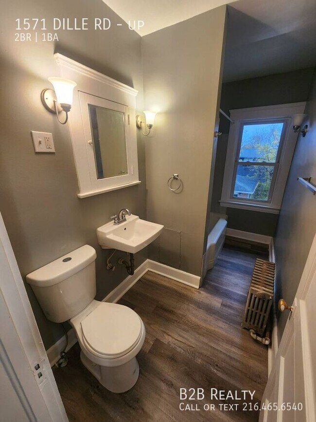 Building Photo - 1571 Dille Rd