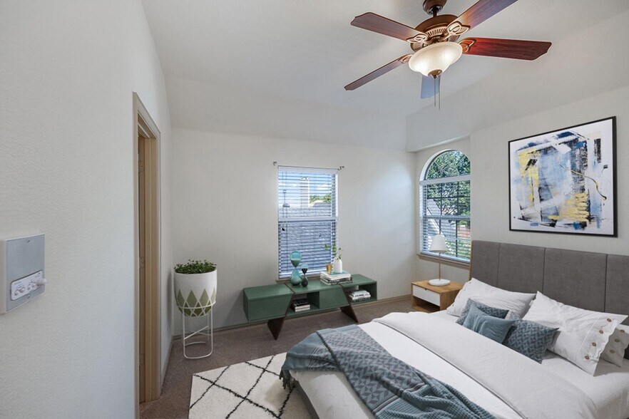 Building Photo - Sophisticated M Streets - Vickery Place home with oversized yard