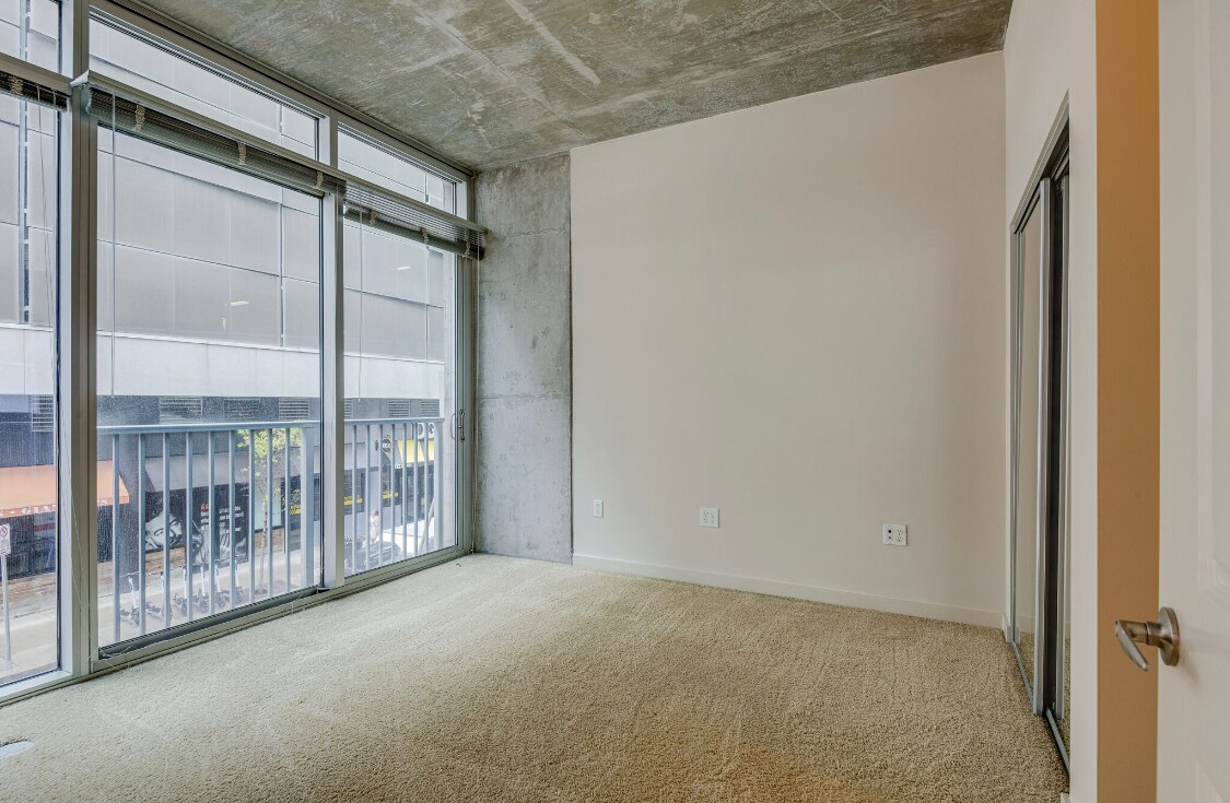 Building Photo - 301 Demonbreun St