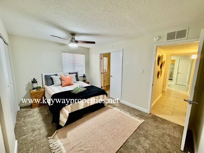 Building Photo - FootHills 3bed 2 bath Condo for rent **MOV...