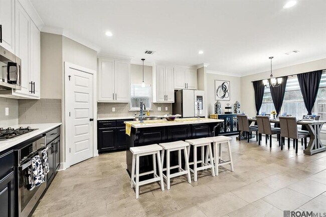Building Photo - Exquisite 5-Bedroom Home in Denham Springs with Premium Features