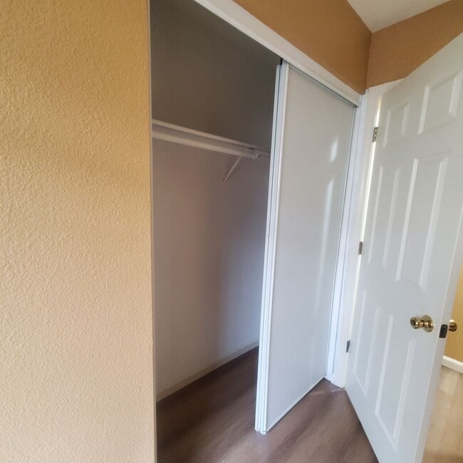 Building Photo - Single Story 3/2 with Great Open Floorplan in Brentwood