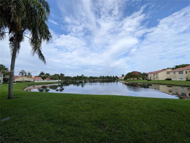Building Photo - 731 Vista Isles Dr