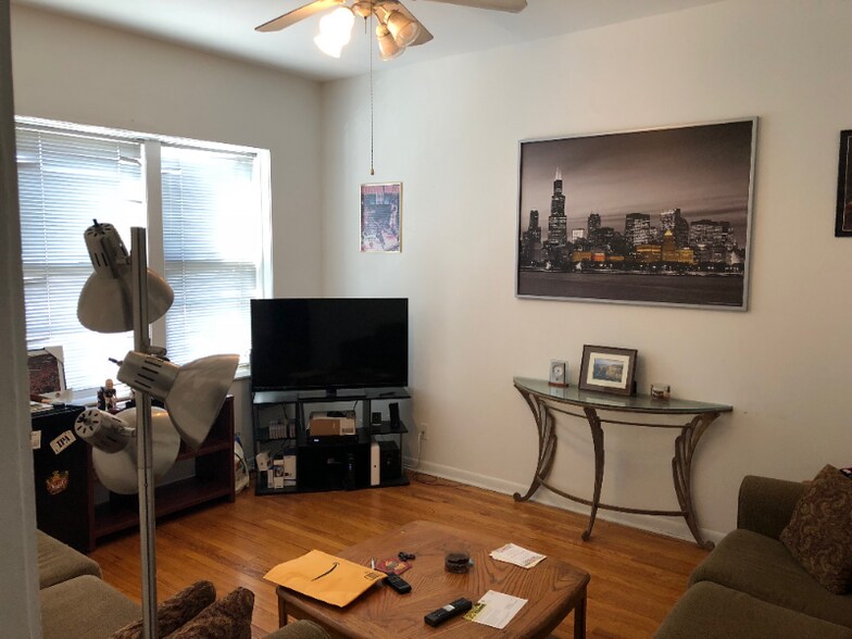 Building Photo - 1210 W Nelson St