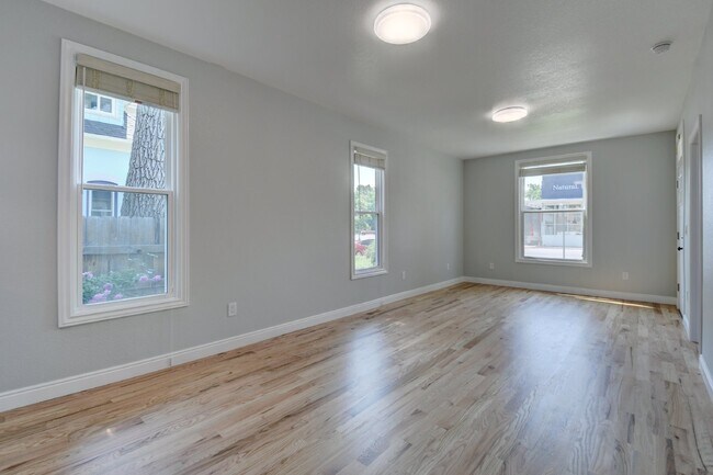 Building Photo - New Sunnyside House, Full Remodel, 2Bed/2Bath